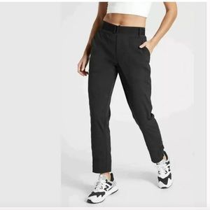 Athleta Trekkie Belted Pant in Black